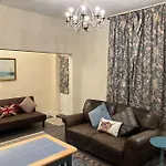 Апартаменты Beautiful North Bay Seaside Apartment, Free Parking And Courtyard *