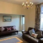 Апартаменты Beautiful North Bay Seaside Apartment, Free Parking And Courtyard