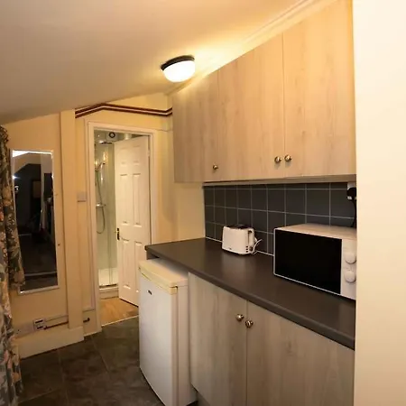 Beautiful North Bay Seaside Apartment, Free Parking And Courtyard