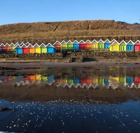 Beautiful North Bay Seaside Apartment, Free Parking And Courtyard *