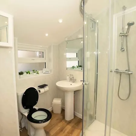 Beautiful North Bay Seaside Apartment, Free Parking And Courtyard Apartment