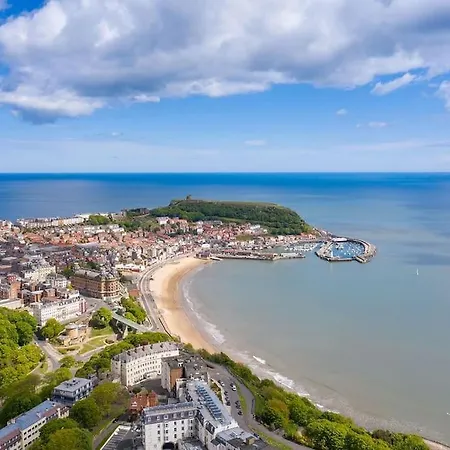 Beautiful North Bay Seaside Apartment, Free Parking And Courtyard