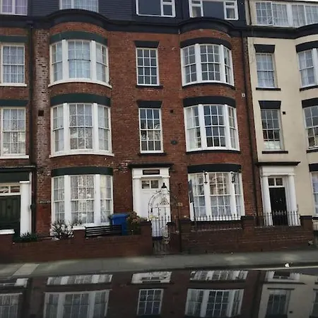 Beautiful North Bay Seaside Apartment, Free Parking And Courtyard Apartment *