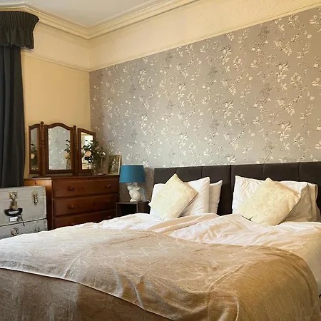 Beautiful North Bay Seaside Apartment, Free Parking And Courtyard Apartamento Scarborough